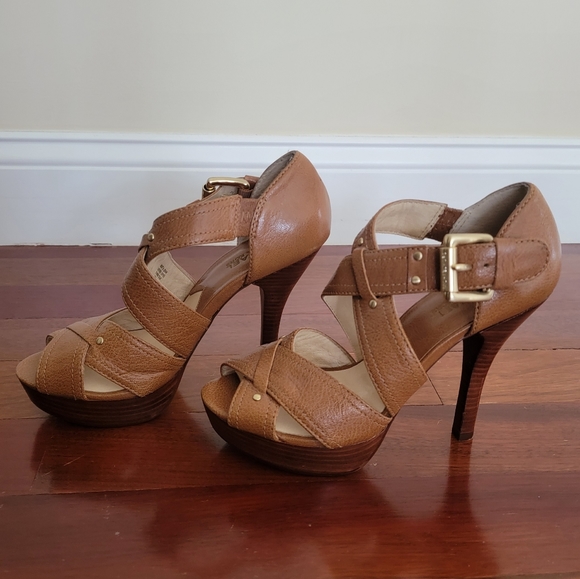 Michael Kors Cognac Cross Heels with Gold Harware - Picture 2 of 8